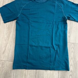 Lululemon Men's dry fit Teal T Shirt Sz S